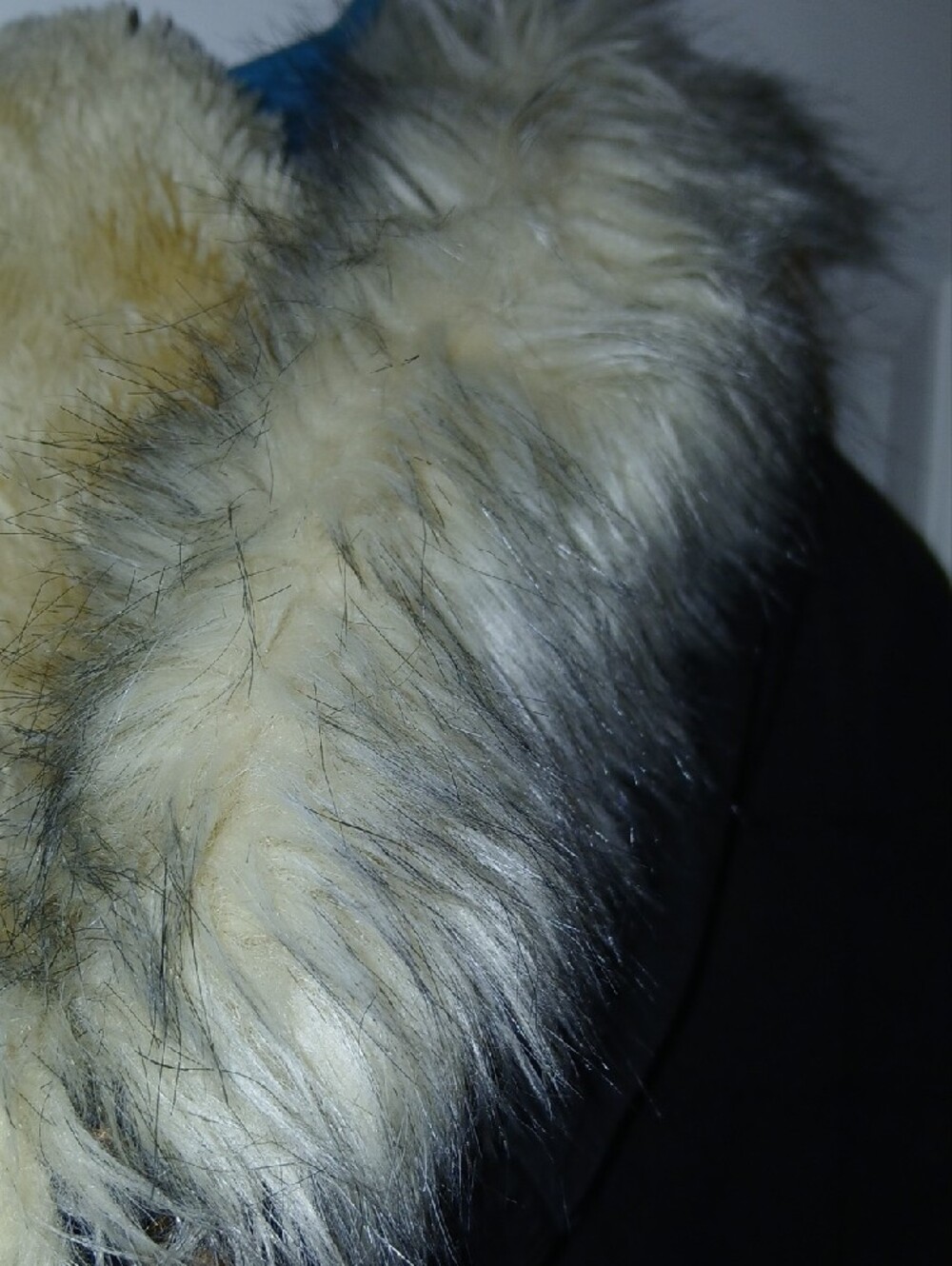 Women’s Black Bomber Jacket with Cream Faux Fur Collar - Picture 4 of 7